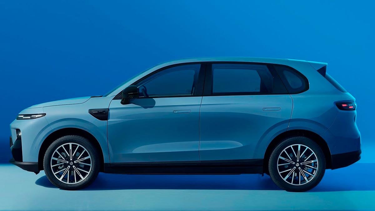  Profil latéral du Leapmotor B10, SUV électrique chinois de 4,73 m en version longue autonomie