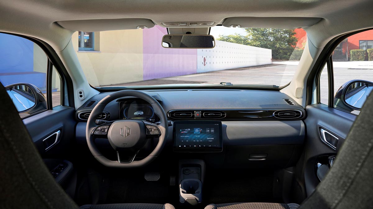  Intérieur de la Leapmotor T03 avec écran tactile central et instrumentation numérique