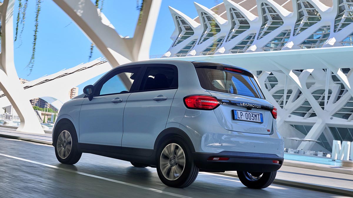 Arrière de la Leapmotor T03 avec feux compacts et logo central Leapmotor