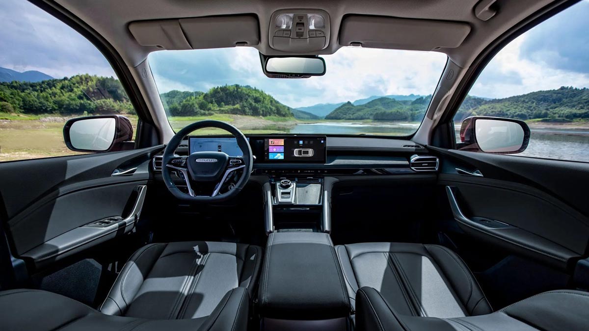Intérieur du Maxus T60 Max avec écran tactile 12,3 pouces, volant multifonction et sièges en cuir
