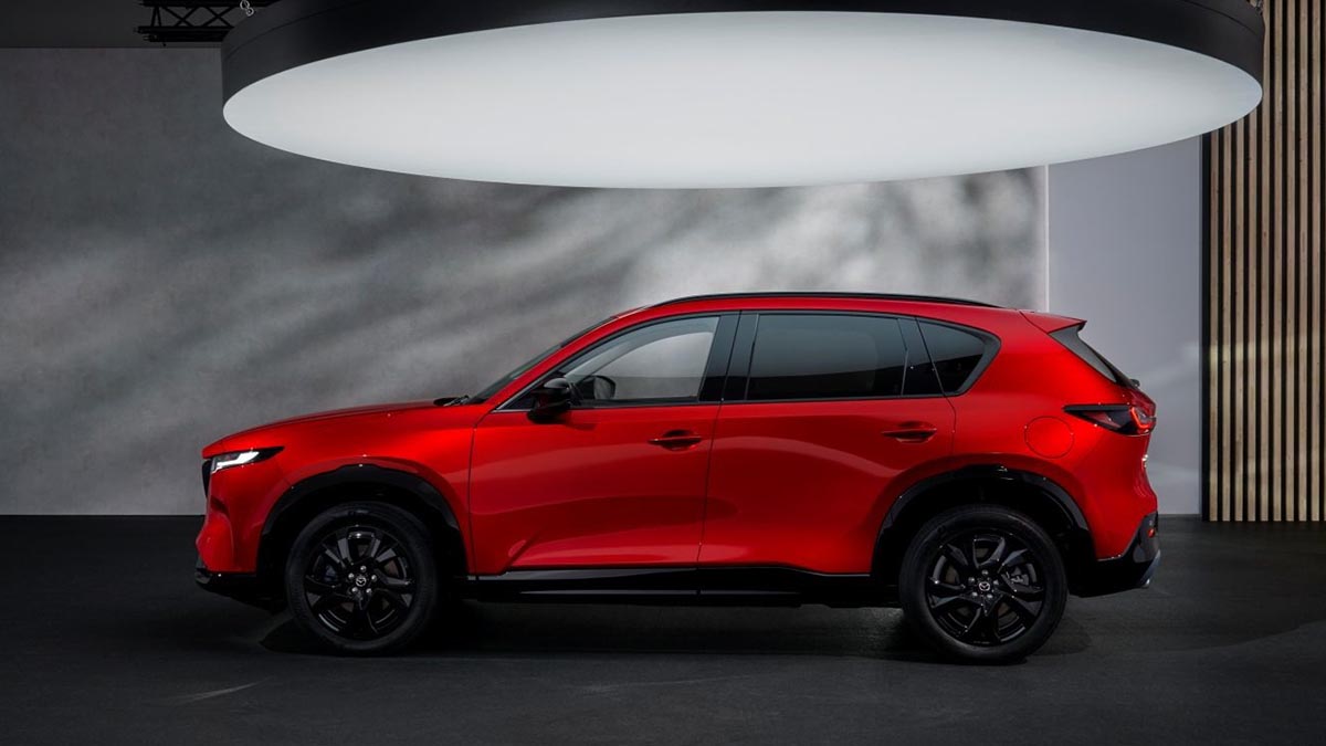 Vue latérale du Mazda CX-5 2025 avec silhouette dynamique et finition moderne