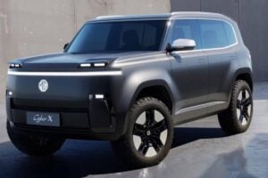 SUV électrique MG Cyber X 2026 en mouvement sur piste avec design anguleux et posture tout-terrain