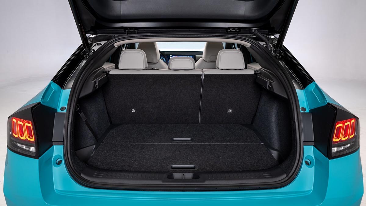 Coffre de la Nissan Leaf 2026 avec seuil plat et banquette rabattable