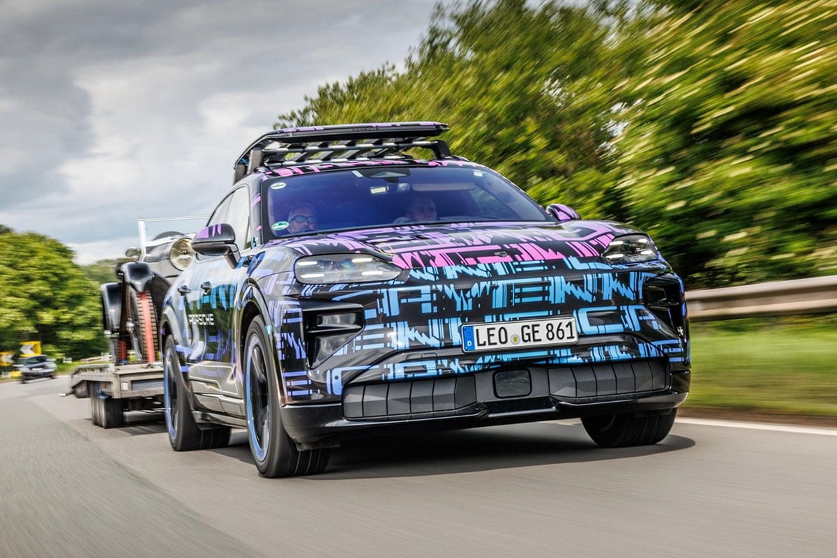 Face avant du Porsche Cayenne 2026 avec calandre noire et phares LED