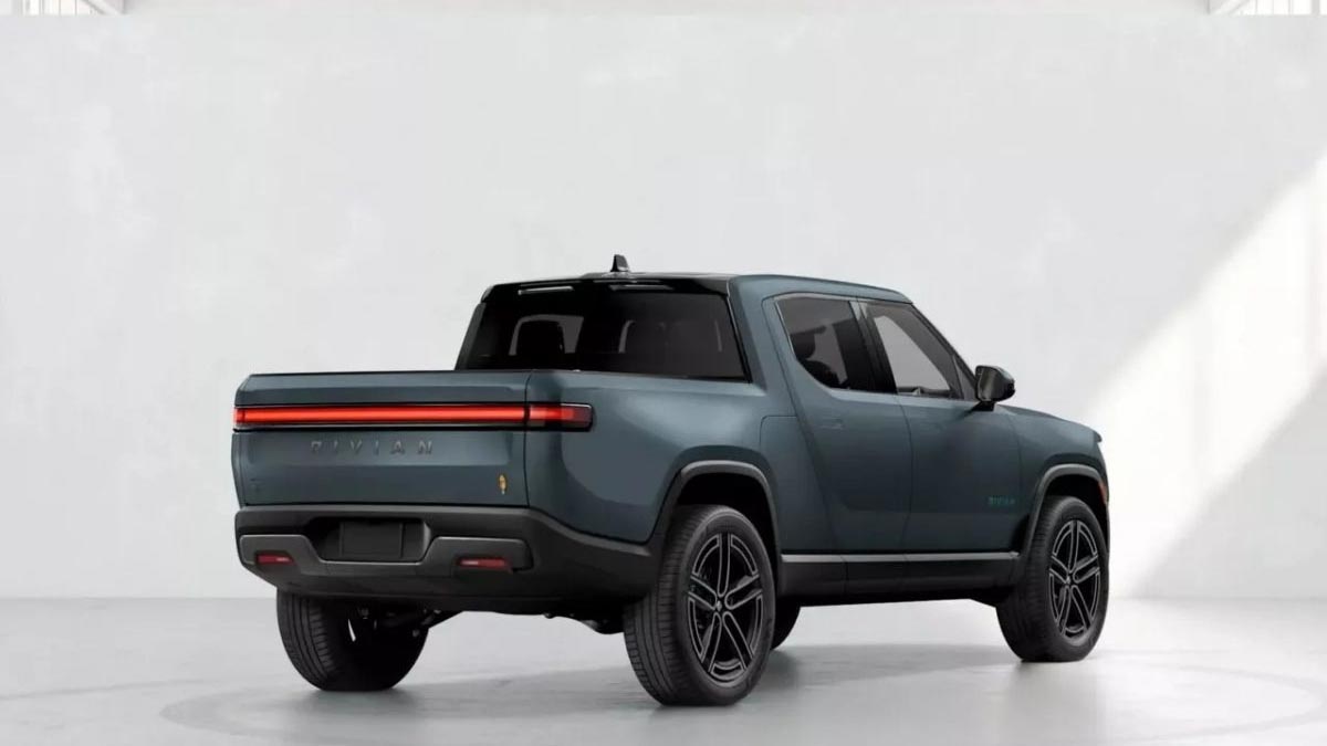 Arrière du Rivian R1T Quad-Motor avec bande LED et hayon large