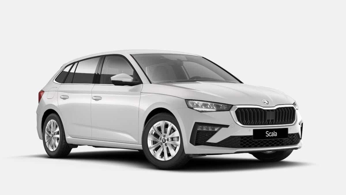 Avant de la Škoda Scala GO 2025 avec calandre noire et projecteurs LED