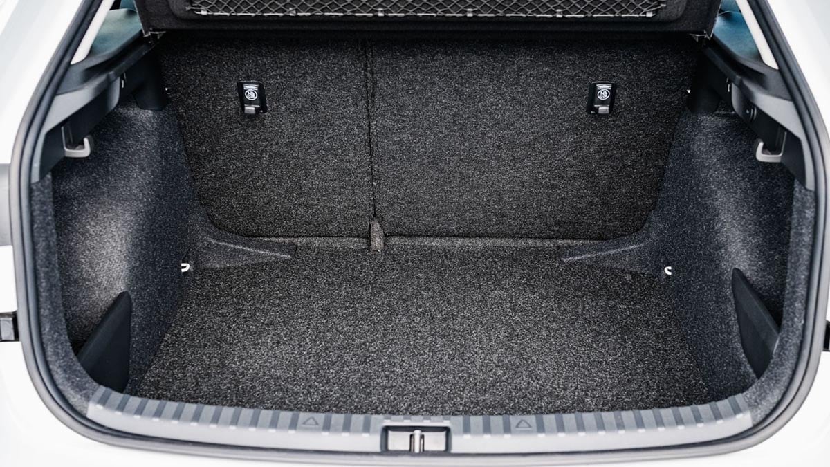 Coffre de la Škoda Scala GO 2025 avec volume de 467 litres en configuration normale