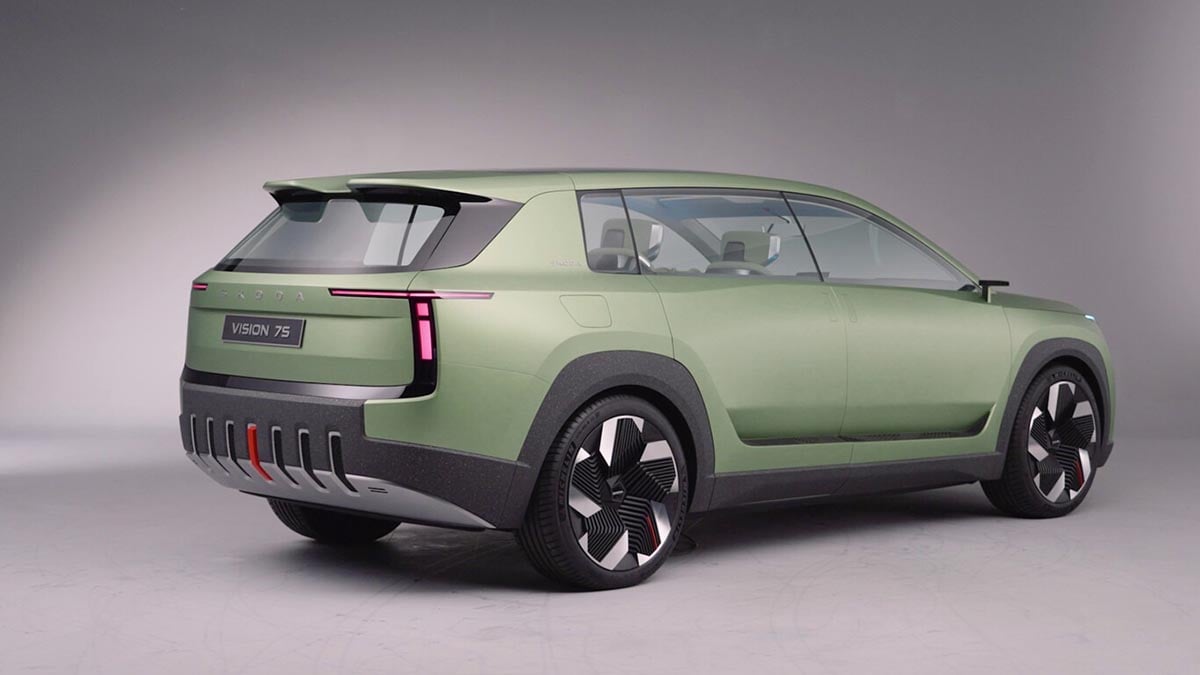 Vue arrière du Škoda Vision 7S, évoquant les traits du futur break électrique Vision O