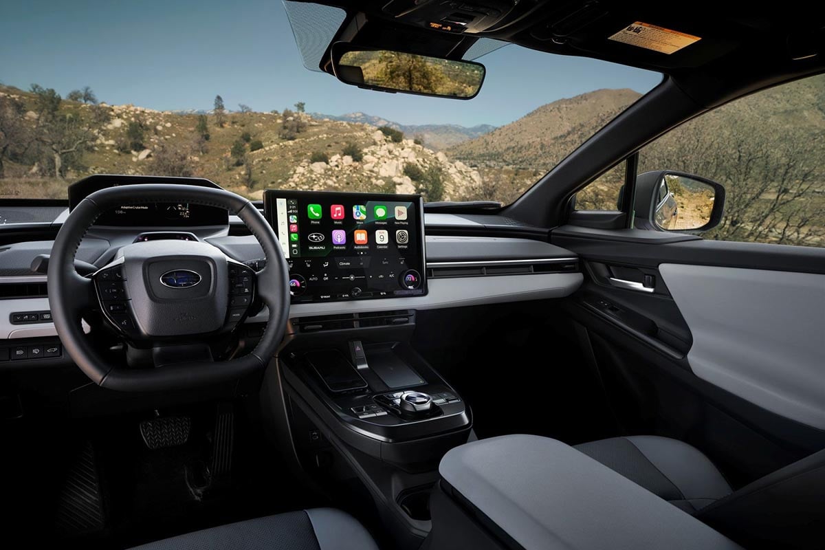 Habitacle du Subaru E‑Outback 2026 avec grand écran central et instrument digital