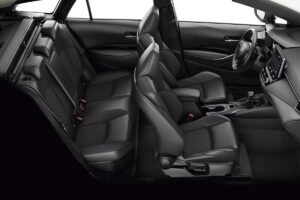 Véhicule familial hybride automatique avec grand coffre et label ECO proposé au prix d'un Toyota Yaris Cross