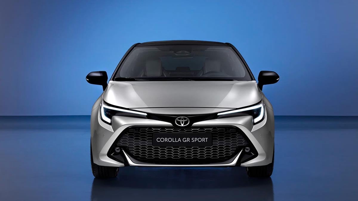 Face avant de la Toyota Corolla GR Sport avec calandre noire et bouclier sport