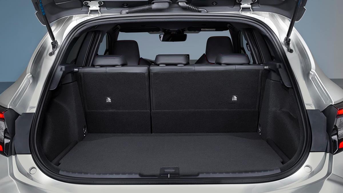 Coffre de la Corolla GR Sport avec plancher plat et banquette rabattue