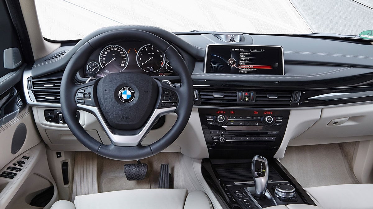 Intérieur BMW Rugged avec sellerie cuir et écran multimédia large