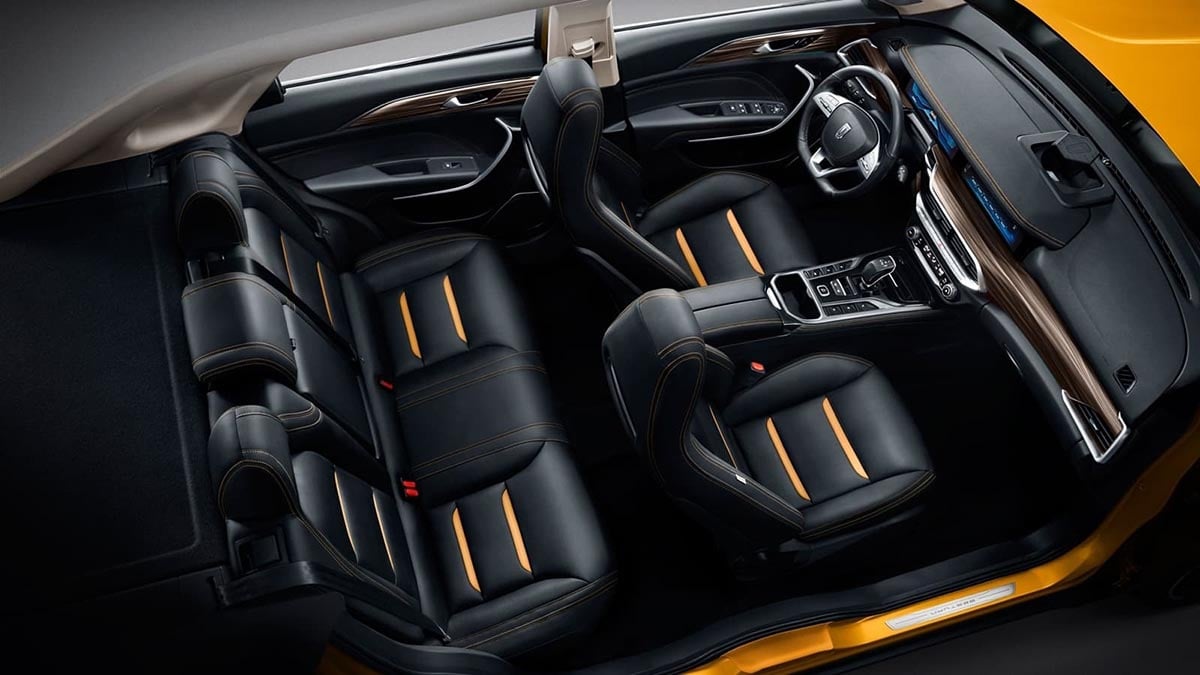 Banquette arrière Bestune T77 avec espace généreux et sellerie cuir