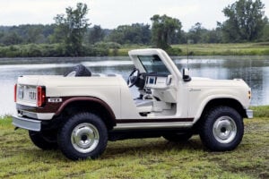 Ford Bronco version puriste sans portes ni toit pour les amateurs de tout-terrain extrême et de sensations authentiques