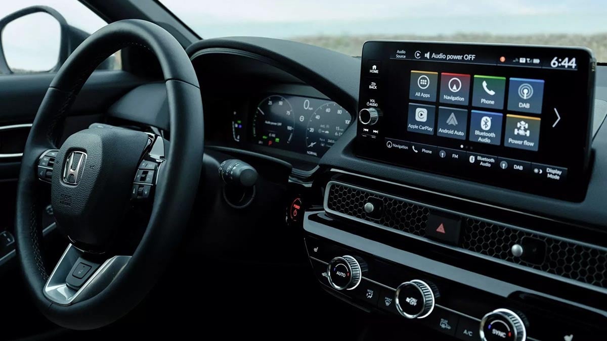 Intérieur de la Civic 2026 avec instrumentation numérique et finition épurée