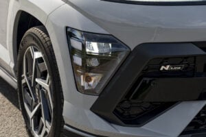 Petit SUV non-chinois équipé d'un moteur essence 180 chevaux avec transmission intégrale privilégiant la mécanique traditionnelle