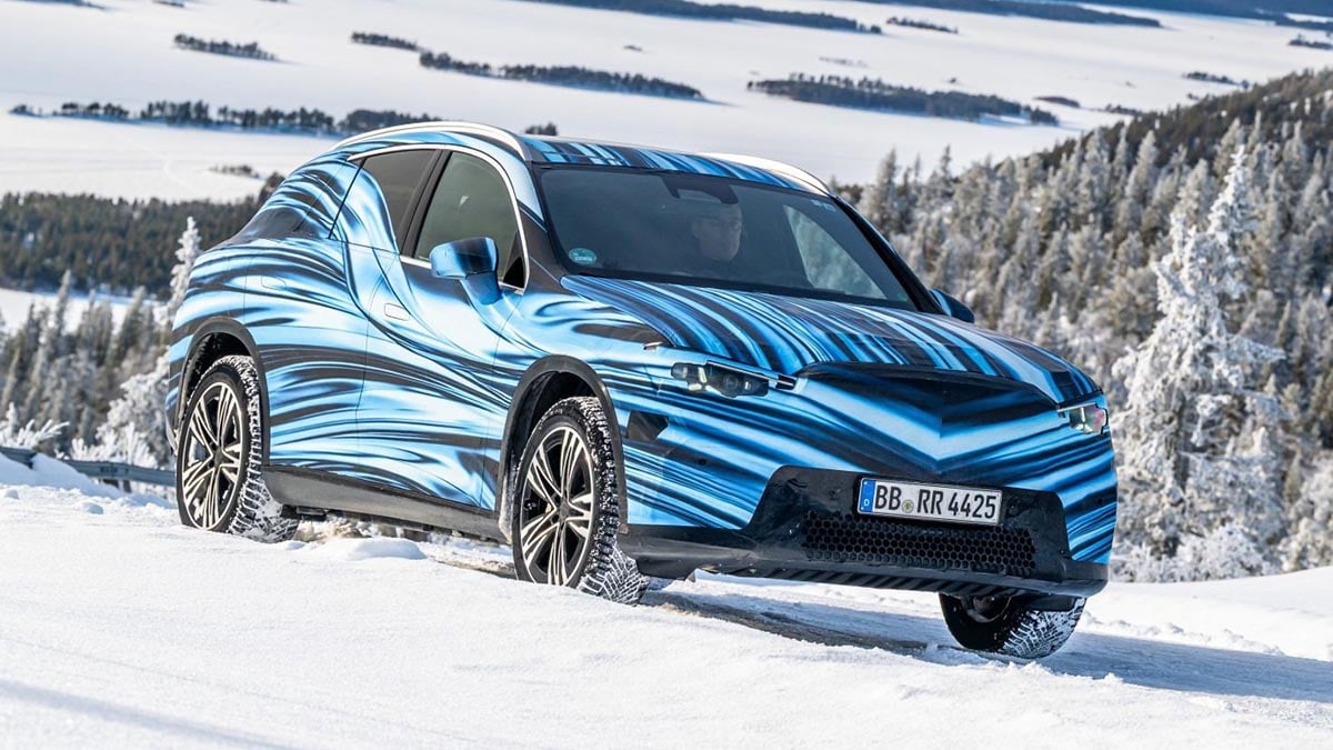Calandre rétroéclairée et étoile centrale du Mercedes GLC électrique 2025