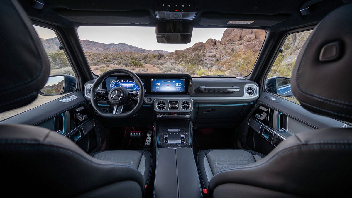  Intérieur du Mercedes Classe G électrique avec instrumentation numérique et finition cuir