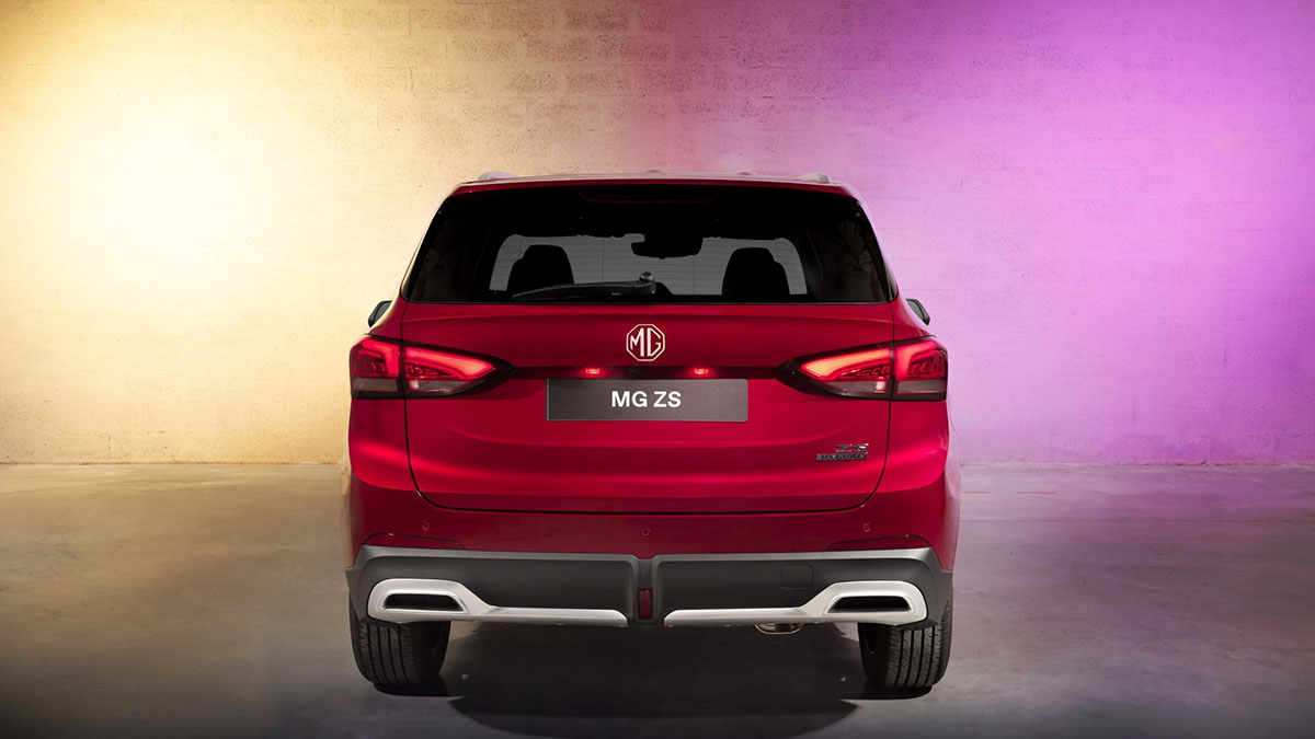 Vue arrière du MG ZS 2025 avec feux horizontaux et design épuré