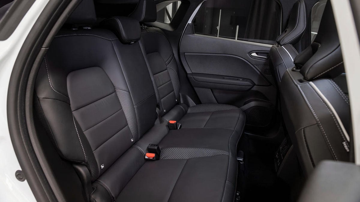 Banquette arrière du Mitsubishi Grandis avec trois sièges individuels et accoudoirs
