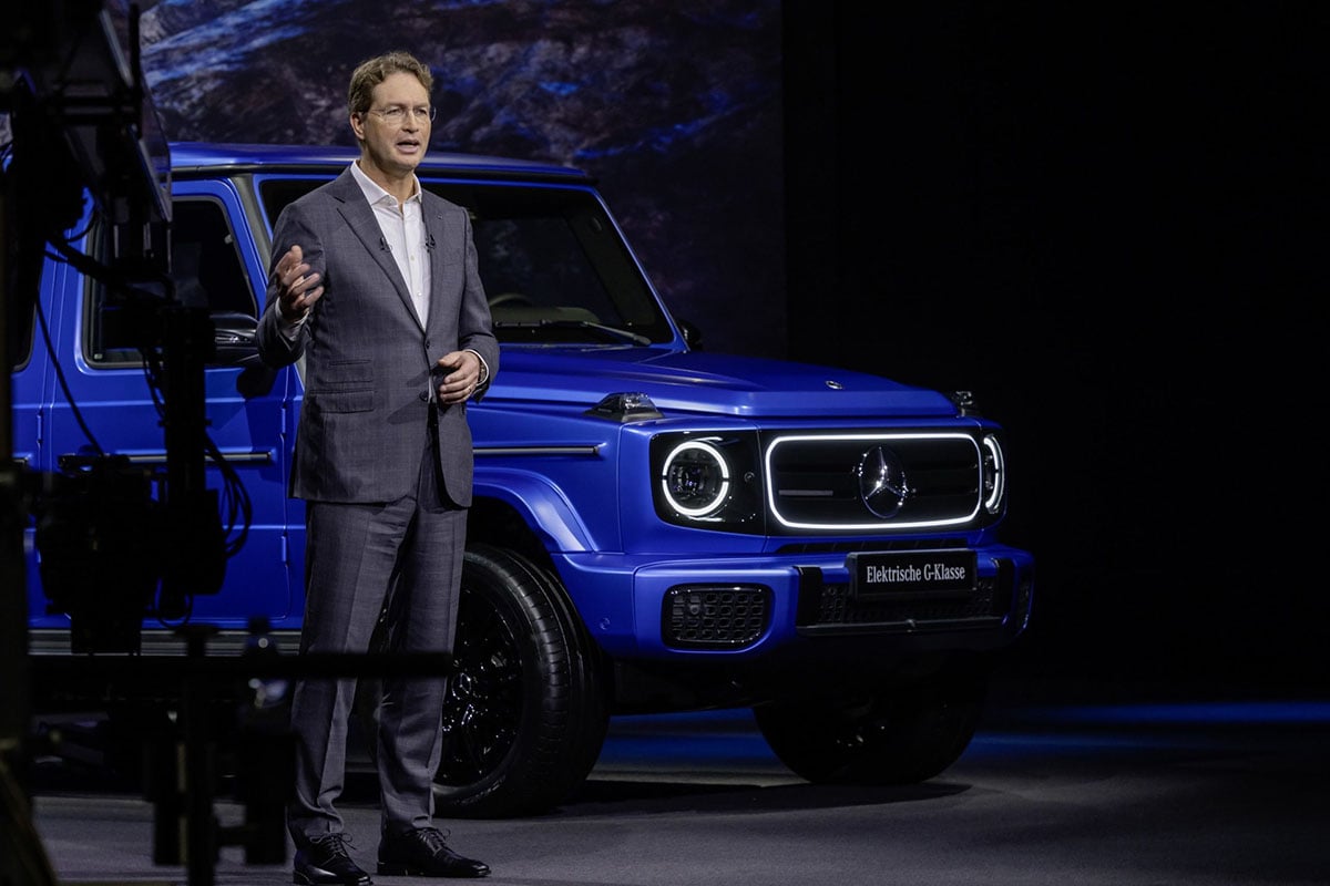Ola Kallenius à côté d'une Mercedes-Benz Classe G électrique