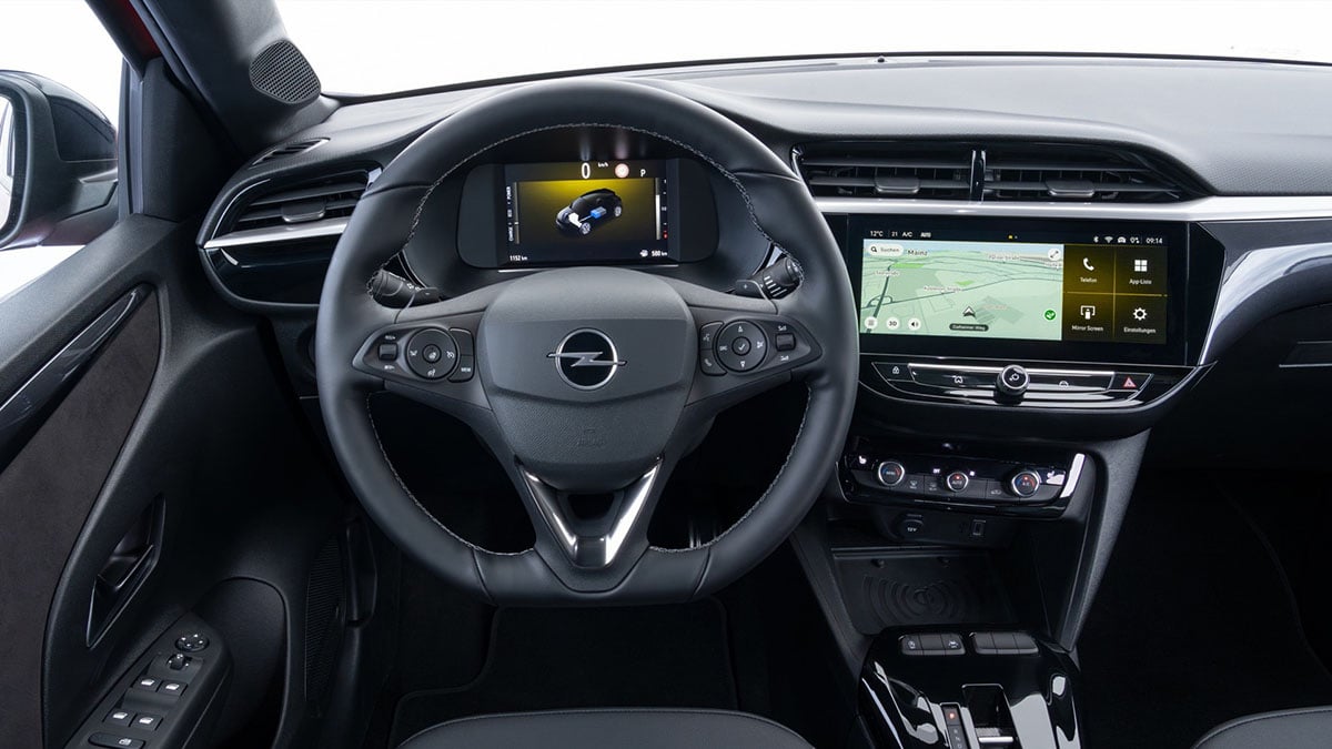 Intérieur Opel Corsa Hybrid 2025 avec tableau de bord numérique et écran tactile