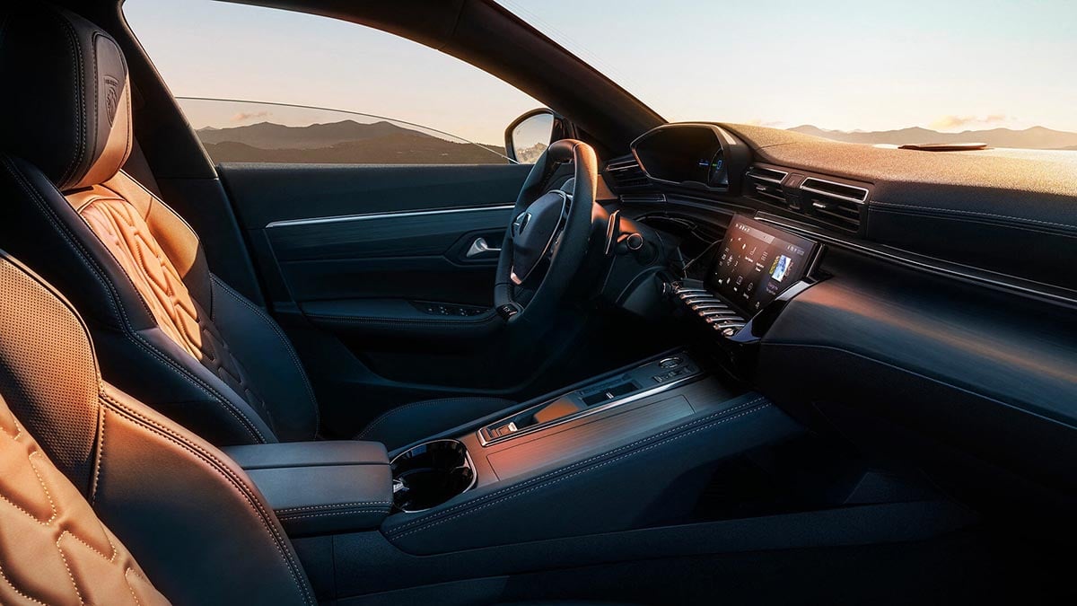 Intérieur Peugeot 508 Plug-In Hybrid avec i-Cockpit, instrumentation numérique et écran central 10 pouces
