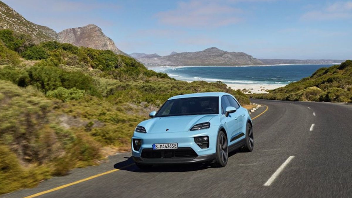 Face avant du Porsche Macan EV avec phares à LED et calandre pleine