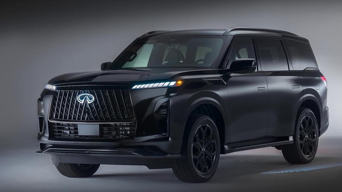 nfiniti QX80 Sport 2025 vu de profil avec jantes noires et ligne athlétique