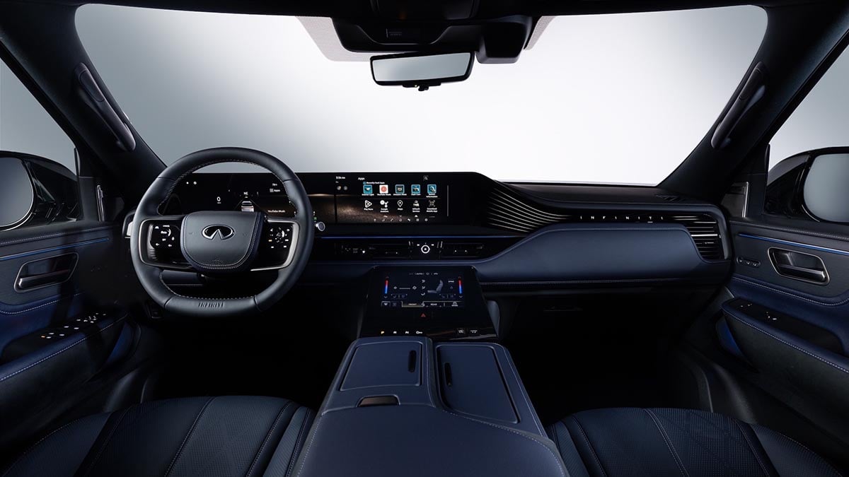 Intérieur du Infiniti QX80 Sport avec écran incurvé et finitions haut de gamme
