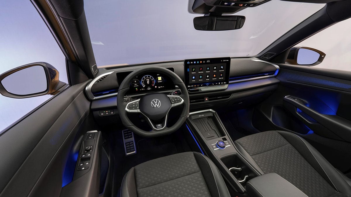 Planche de bord du Volkswagen T-Roc 2026 avec écran tactile central 13 pouces et finition textile douce