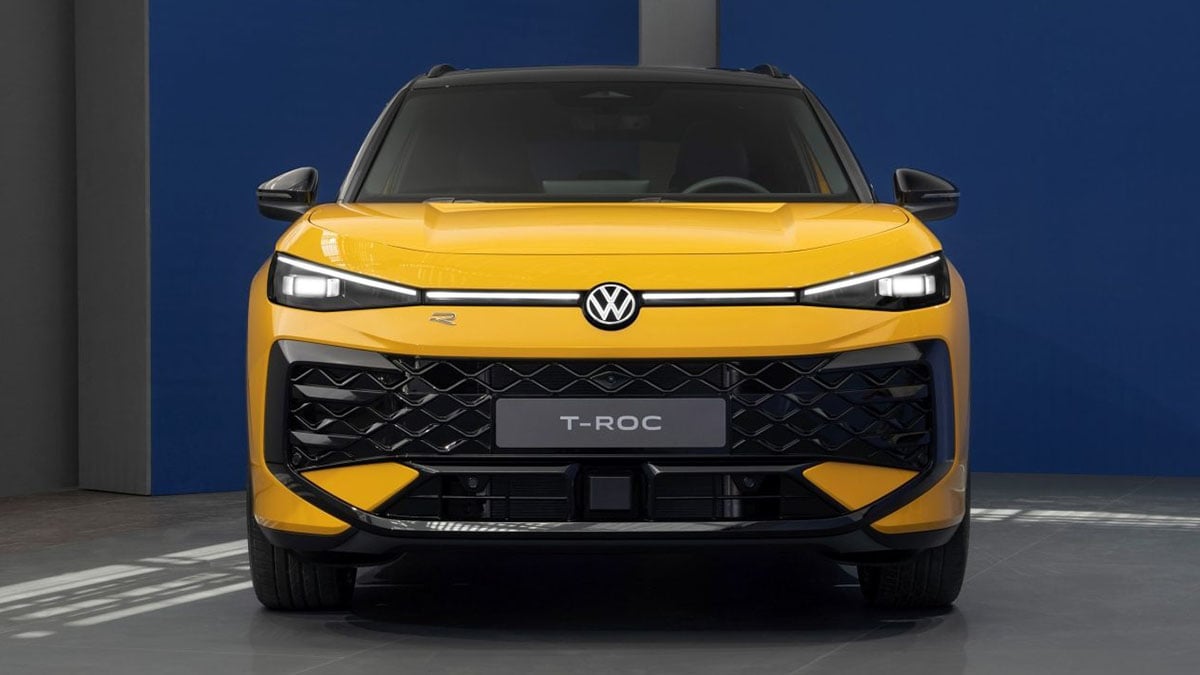 Avant du Volkswagen T-Roc 2026 avec signature lumineuse LED continue et logo VW éclairé