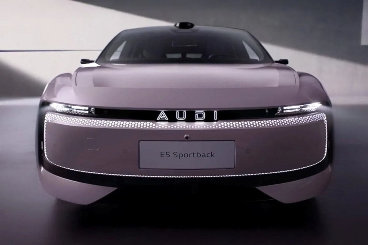 Face avant de l’Audi E5 Sportback avec calandre fermée et optiques LED Matrix