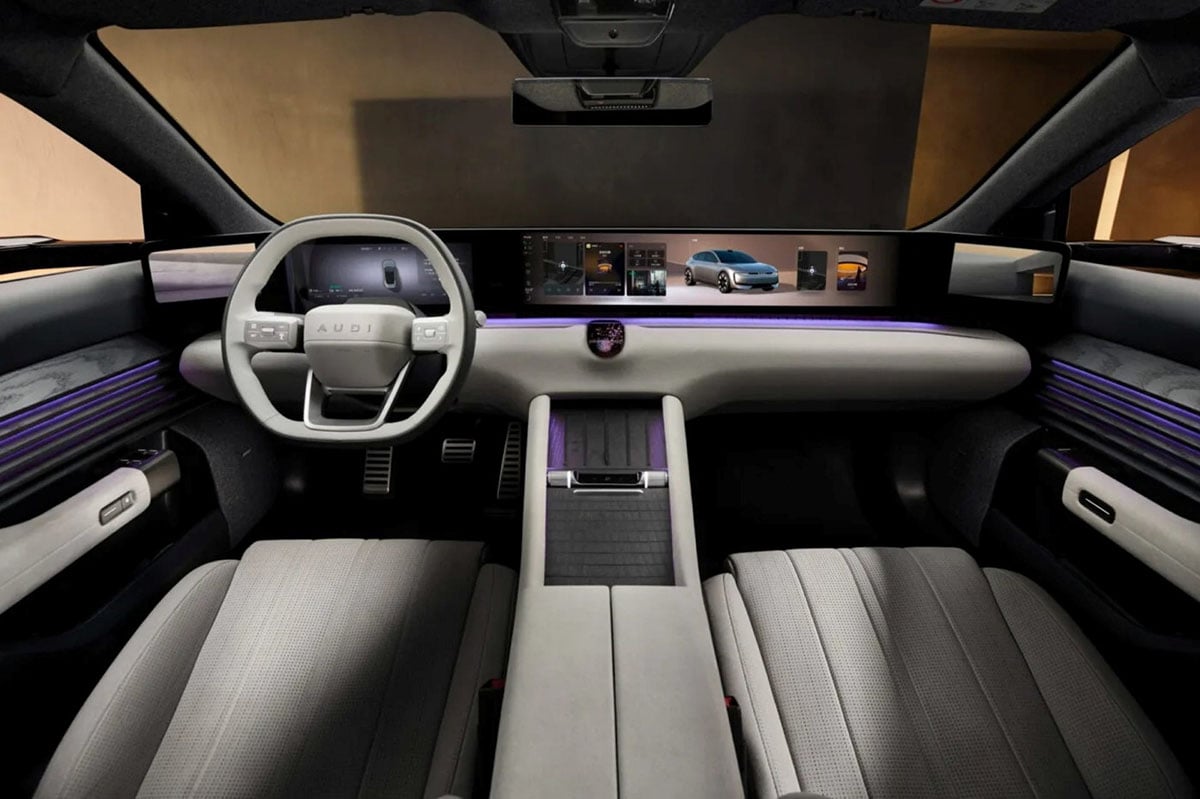 Planche de bord Audi E5 Sportback avec écran incurvé et interface digitale