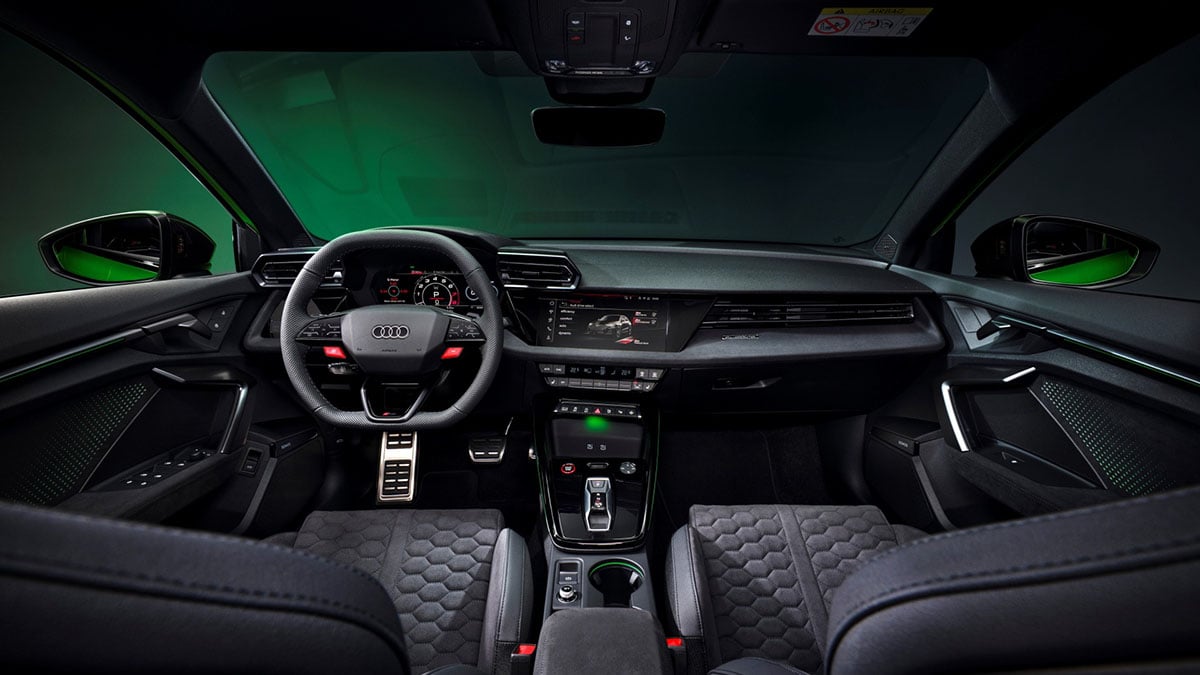 Poste de conduite de l’Audi RS3 avec instrumentation numérique Virtual Cockpit et volant sport