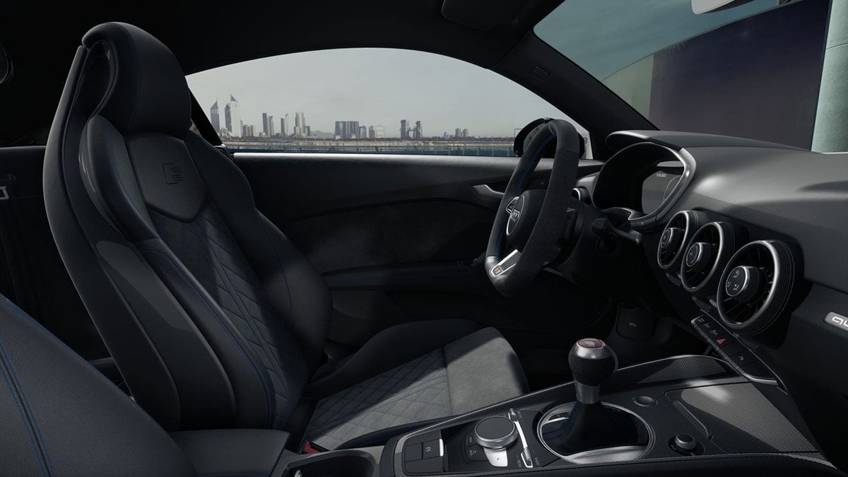 Intérieur Audi TT avec instrumentation circulaire et design orienté conducteur
