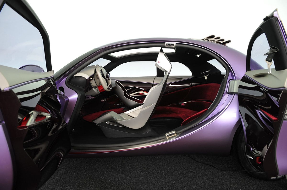  Banquette arrière en velours du Citroën REVOLTe avec configuration lounge