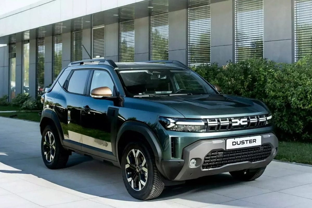 Face avant du Dacia Duster Pick-Up 2025 avec calandre noire et signature lumineuse