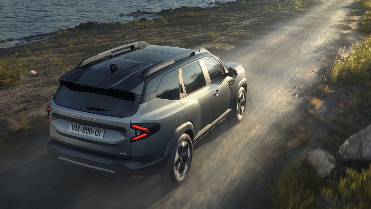 Arrière du Dacia Duster 4x4 avec bouclier renforcé et signature lumineuse en Y