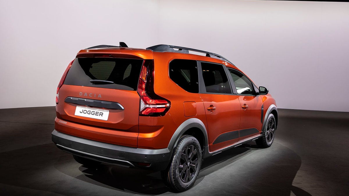 Vue arrière du Dacia Jogger avec feux verticaux et hayon vertical