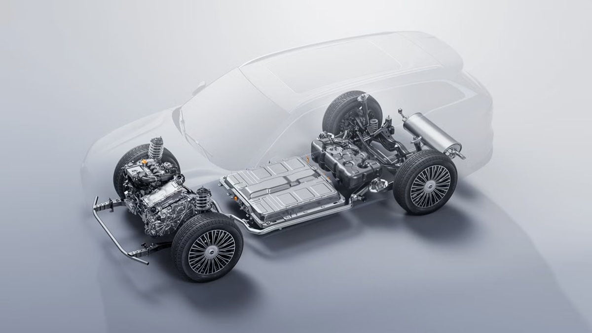 Vue en transparence du SUV hybride rechargeable EBRO S900 montrant les moteurs électriques, la batterie de 34,35 kWh et la transmission intégrale