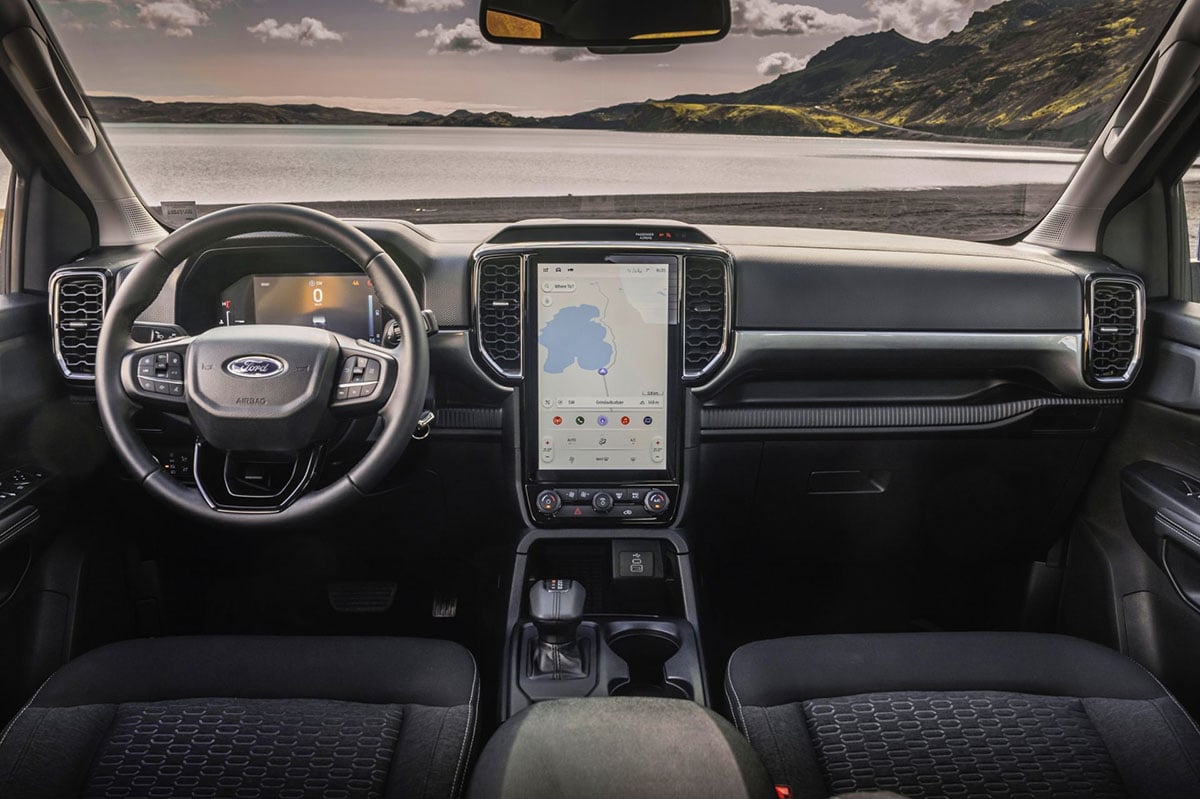 Intérieur du Ford Ranger PHEV avec écran central vertical de 12 pouces