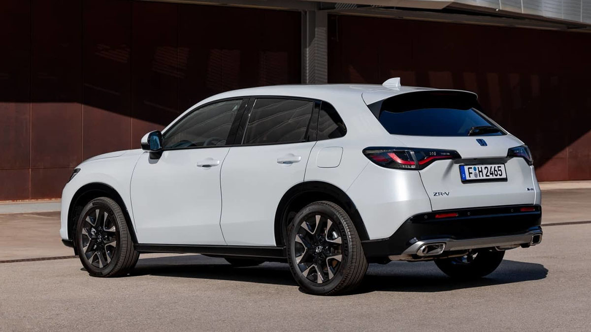 Arrière du Honda ZR-V hybride avec feux LED et diffuseur discret