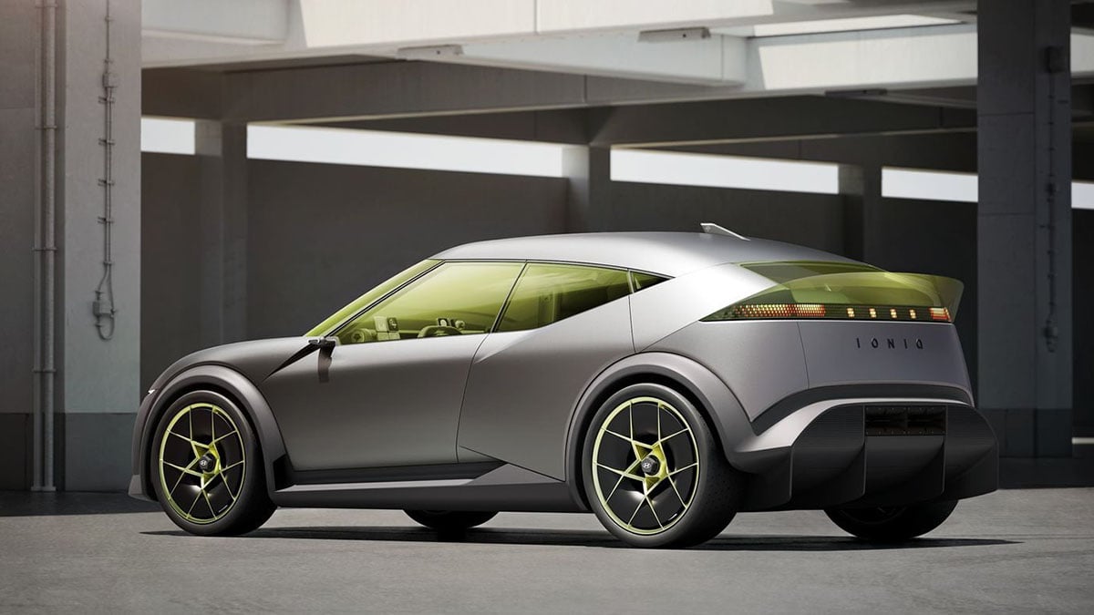 Arrière du Hyundai Concept Three avec feux LED horizontaux et formes dynamiques