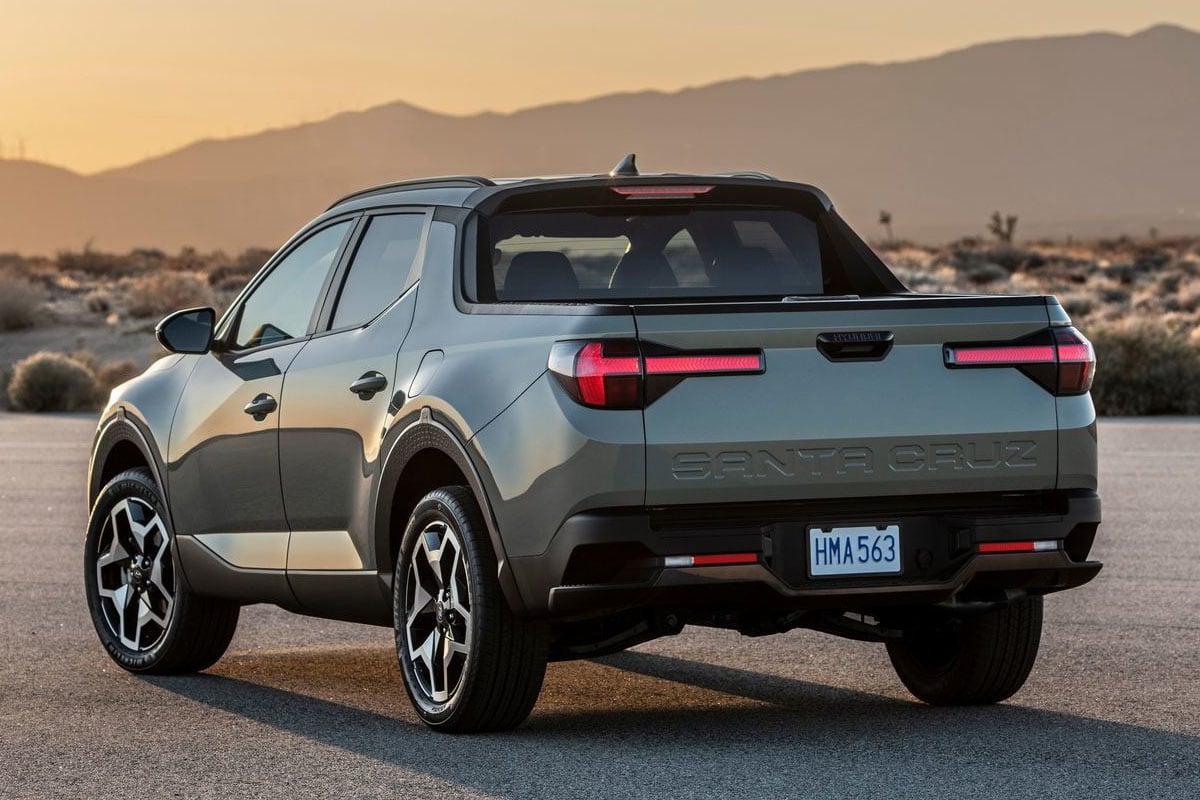 Arrière du Hyundai Santa Cruz avec benne intégrée et feux latéraux
