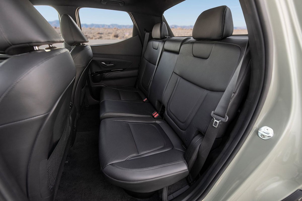 Banquette arrière du Hyundai Santa Cruz avec habitabilité correcte pour deux adultes