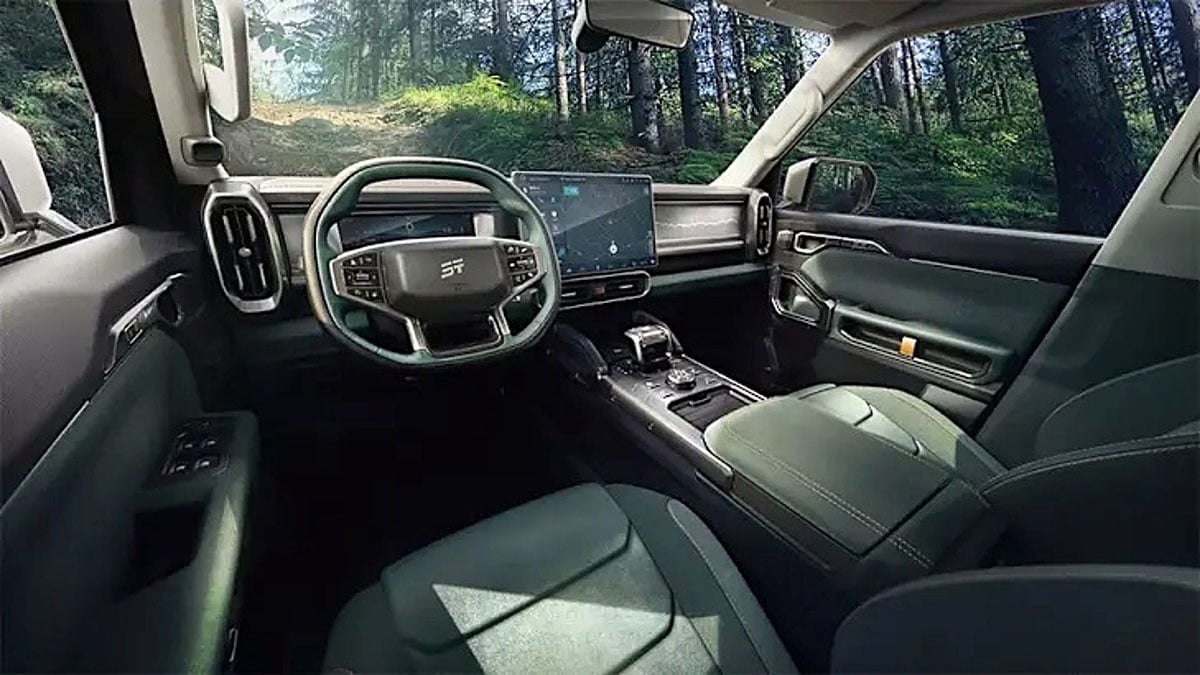 Intérieur du Jetour T2 avec écran tactile central et finition moderne