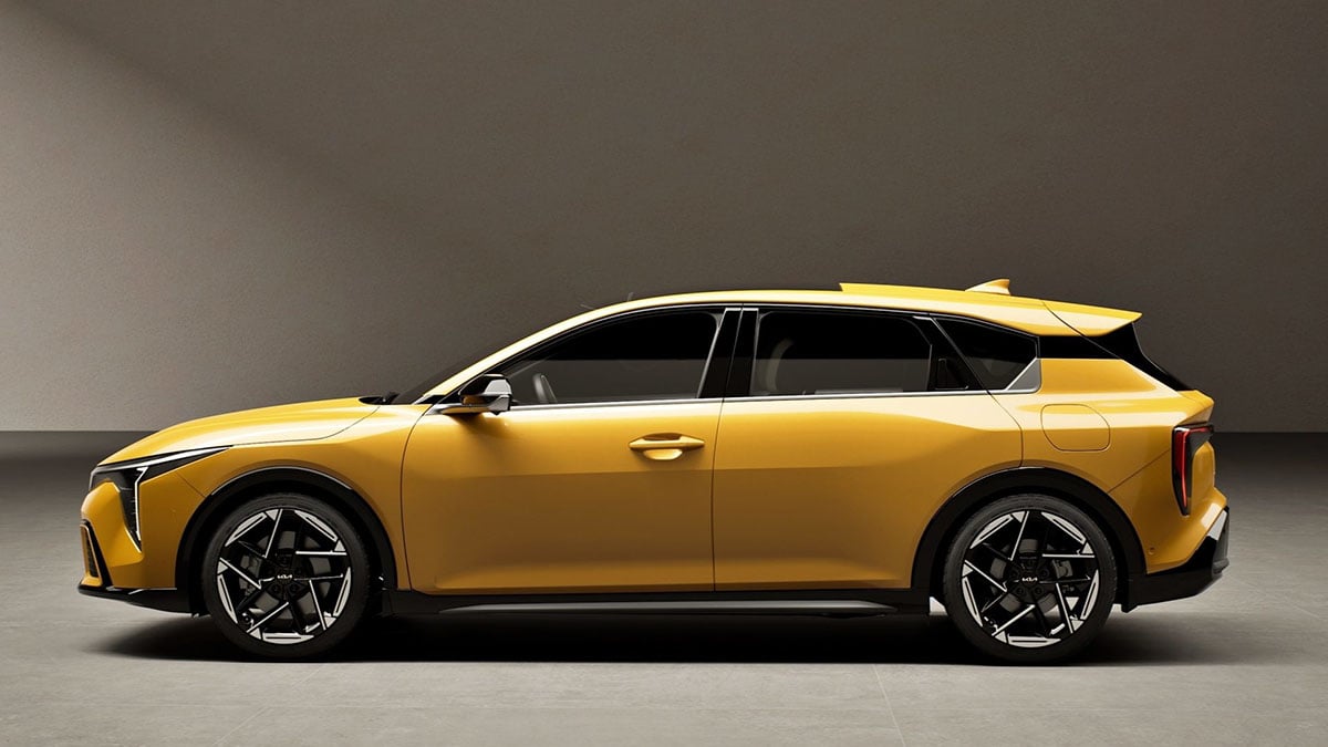 Kia K4 2025 vue de profil, berline compacte de 4,44 m au design inspiré de l’EV4