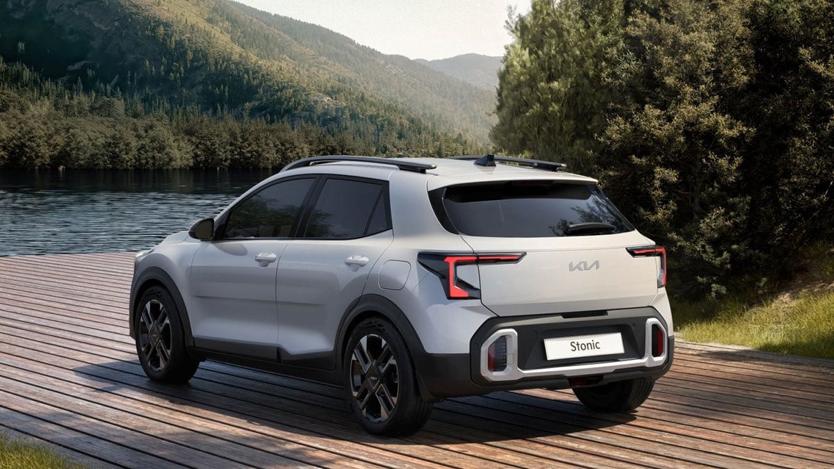 Arrière du Kia Stonic 2026 avec hayon redessiné et feux modernisés